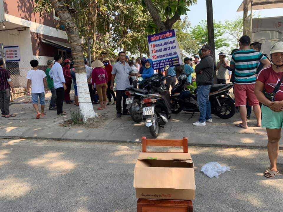 Nhóm công nhân thuê sửa hồ cá bị điện giật, 1 người tử vong