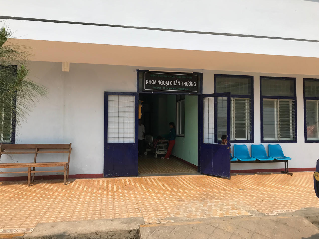 Hỗn chiến nửa đêm, 2 thanh niên bị chém trọng thương