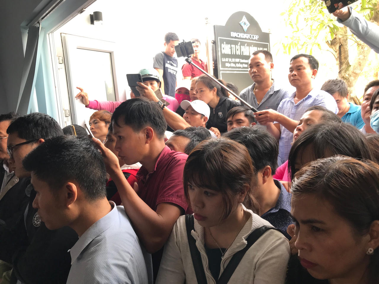 Vụ gần 1.000 khách hàng mua đất chưa có sổ đỏ tại Quảng Nam: Chủ đầu tư cam kết sẽ ra sổ