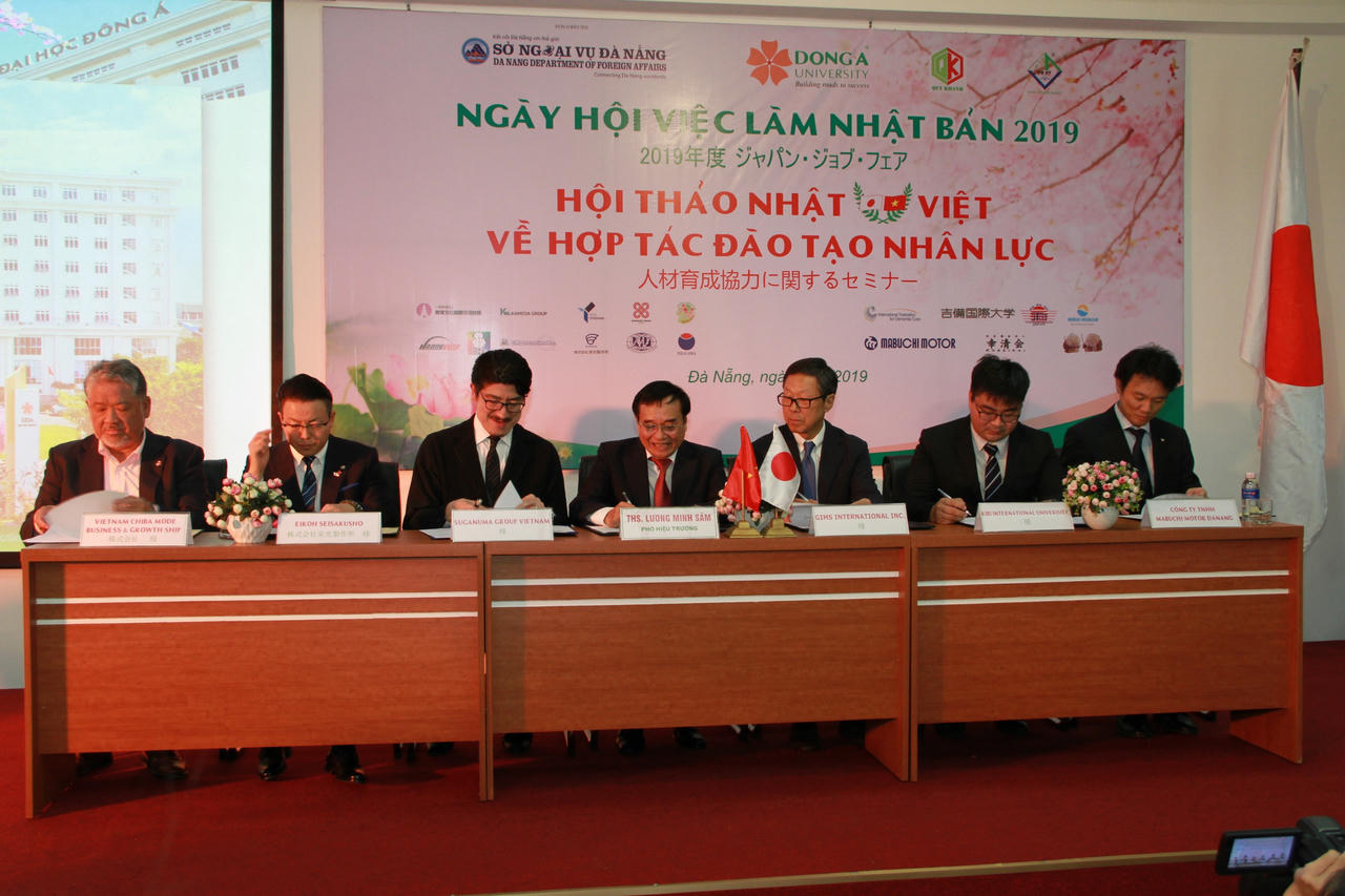 1.200 suất học bổng, tổng 12 tỷ đồng cho sinh viên Điều dưỡng ĐH Đông Á Đà Nẵng