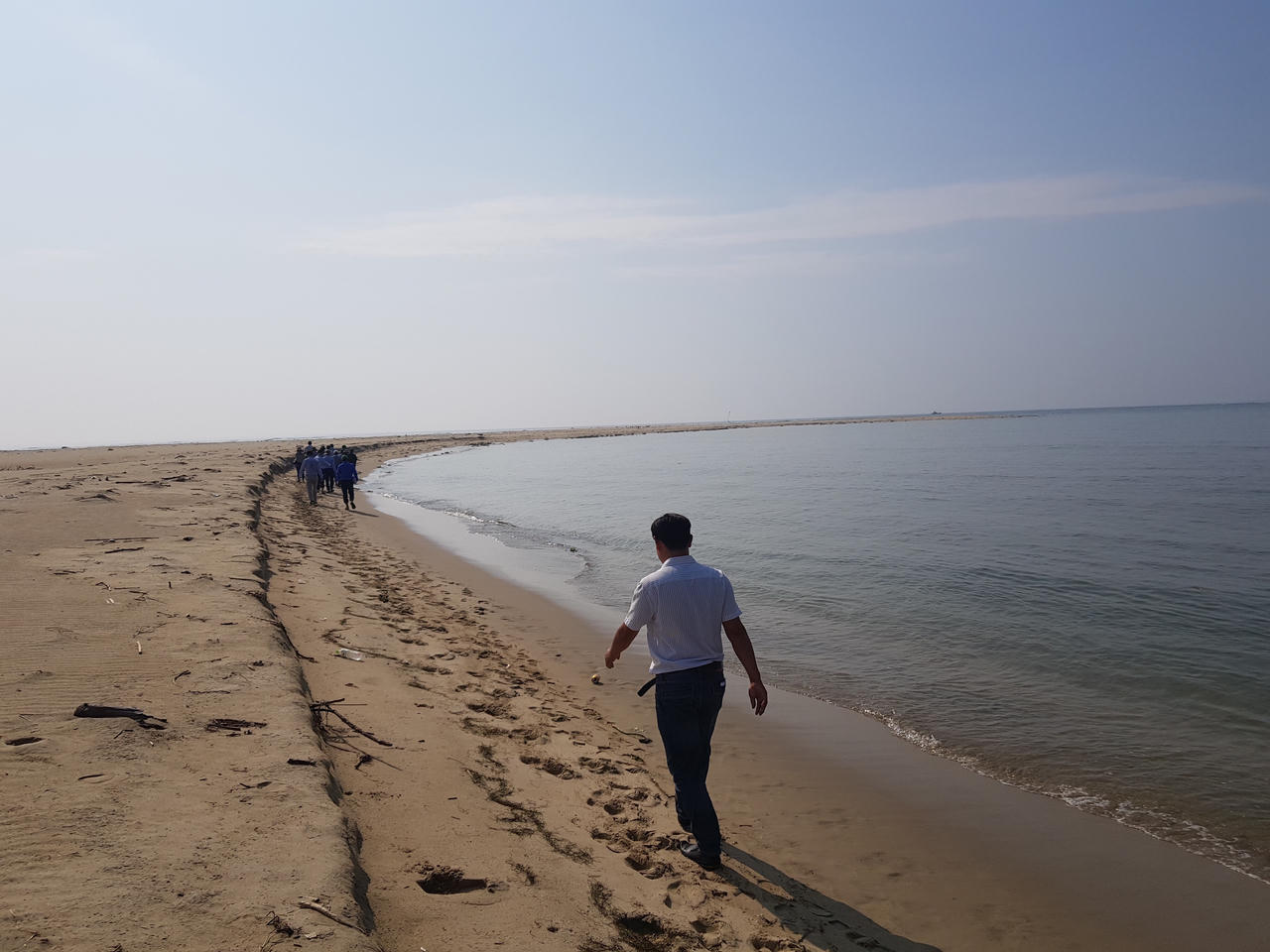 Tìm cách xử lý cồn cát 'khủng' nổi bất thường ở biển Hội An