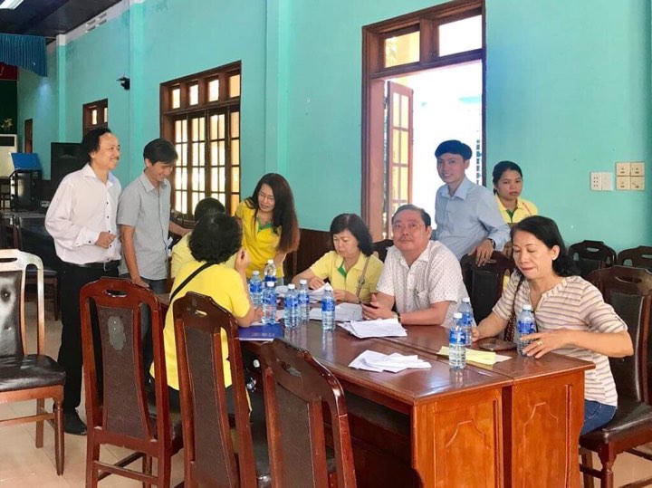 Hội đồng hương Quảng Nam tại TP HCM khảo sát tặng xe lăn và trao quà cho người khuyết tật ở quê hương