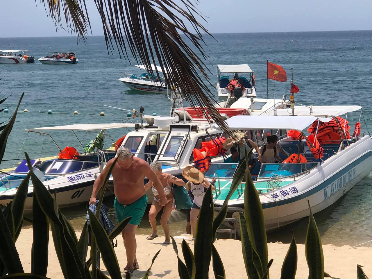 Xã đảo Cù Lao Chàm đón lượng khách 'khủng' dịp lễ Giỗ tổ