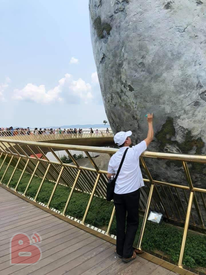 Bà Nà Hills “phục dụng” lại sắc màu rêu phong cho Cầu Vàng sau sự cố du khách vẽ bậy