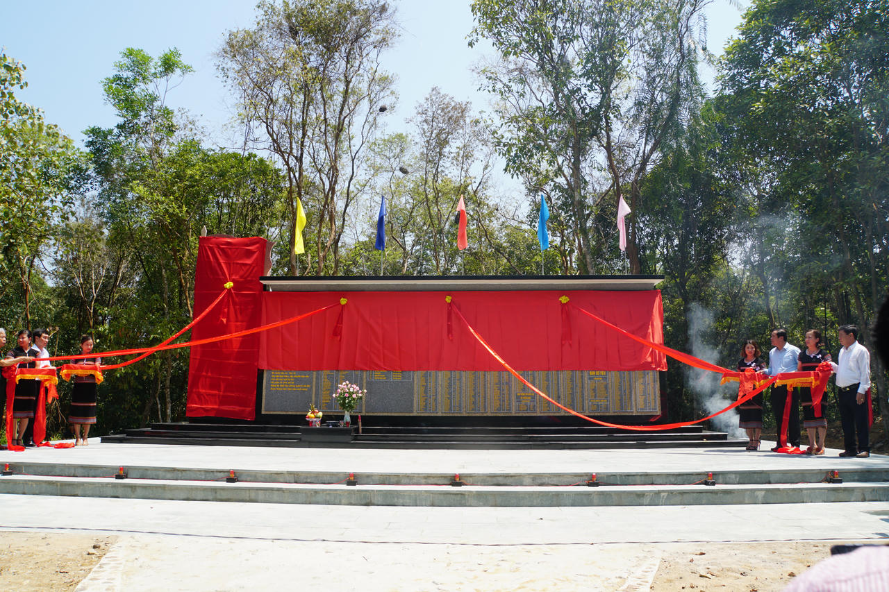 Khánh thành bia lưu niệm Văn phòng Khu Ủy Khu V 