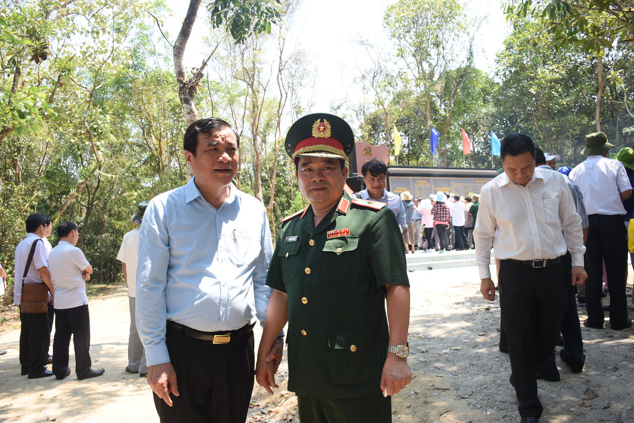 Khánh thành bia lưu niệm Văn phòng Khu Ủy Khu V 