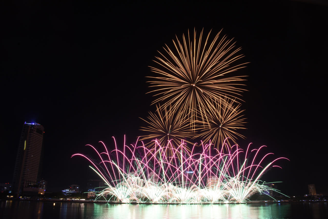 “Đại tiệc âm thanh, ánh sáng, sắc màu tuổi lên 10” trên dòng sông Hàn thơ mộng