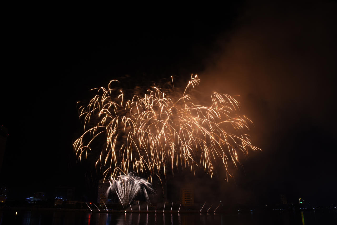 “Đại tiệc âm thanh, ánh sáng, sắc màu tuổi lên 10” trên dòng sông Hàn thơ mộng