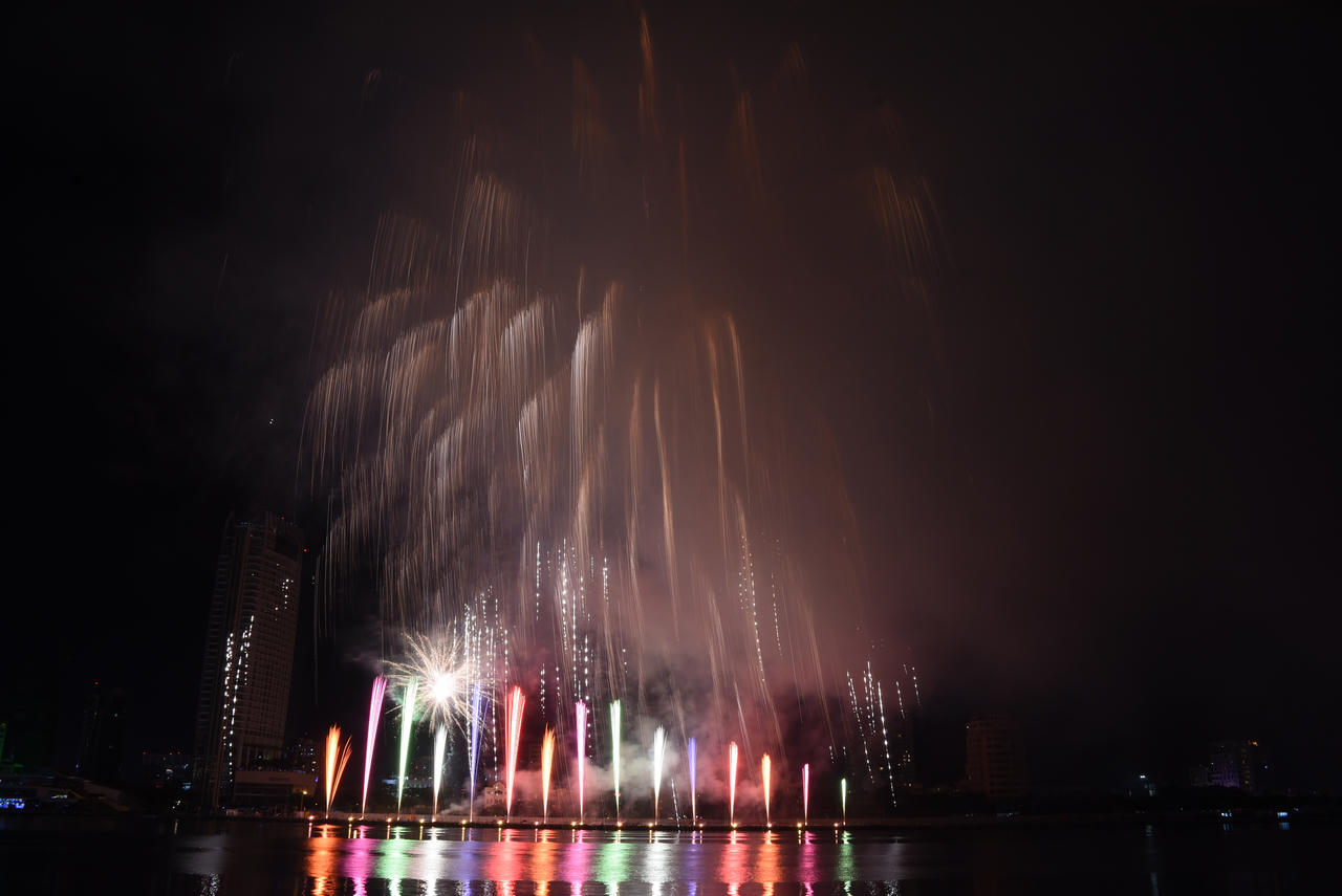 “Đại tiệc âm thanh, ánh sáng, sắc màu tuổi lên 10” trên dòng sông Hàn thơ mộng