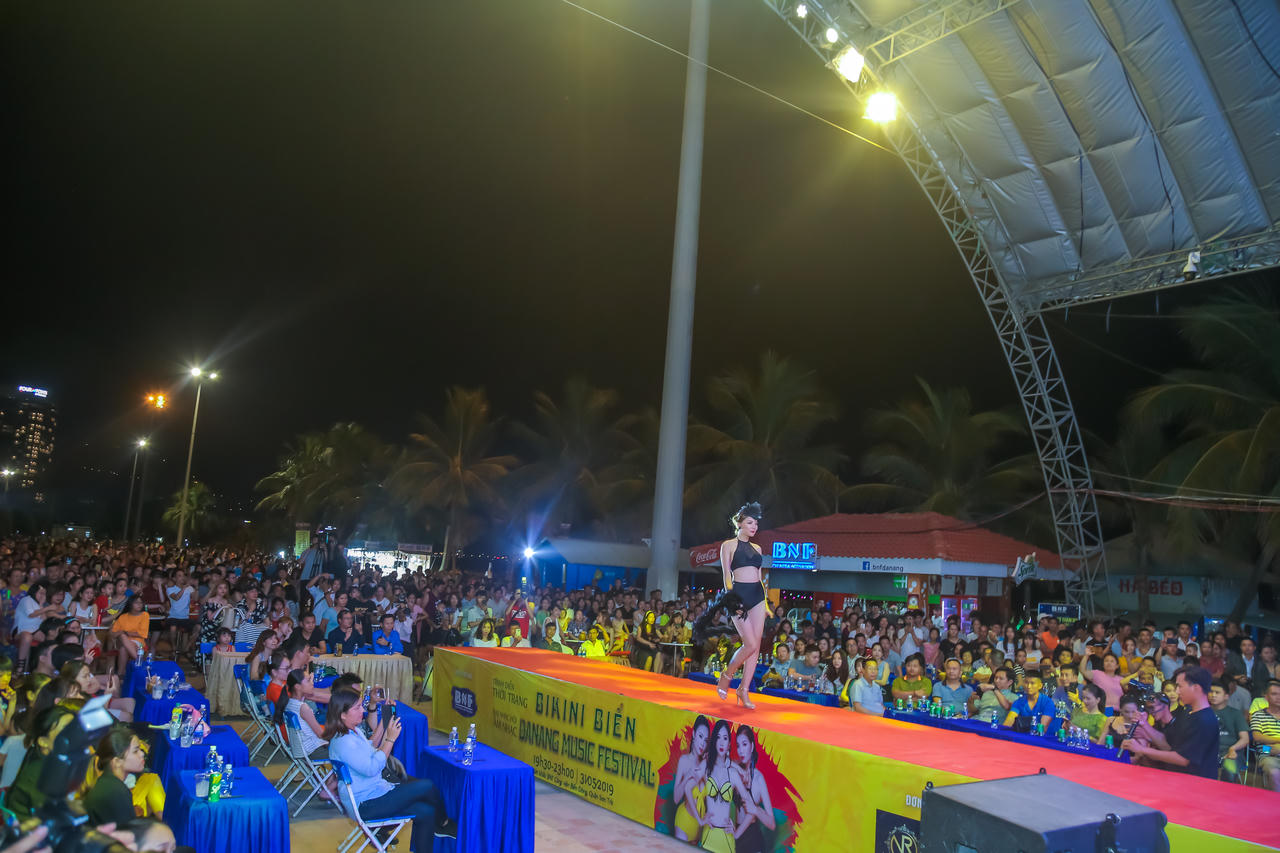 Đà Nẵng: Mãn nhãn với “Đại tiệc giải trí” trình diễn thời trang Bikini biển kết hợp đại nhạc hội EDM 