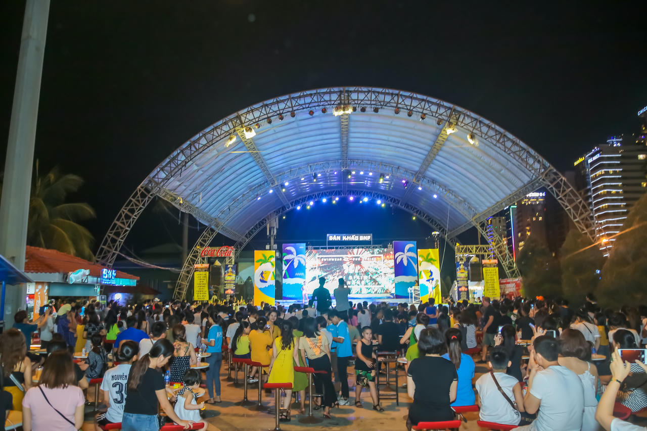 Đà Nẵng: Mãn nhãn với “Đại tiệc giải trí” trình diễn thời trang Bikini biển kết hợp đại nhạc hội EDM 