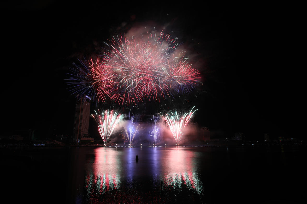 “Đại tiệc âm thanh, ánh sáng, sắc màu tuổi lên 10” trên dòng sông Hàn thơ mộng