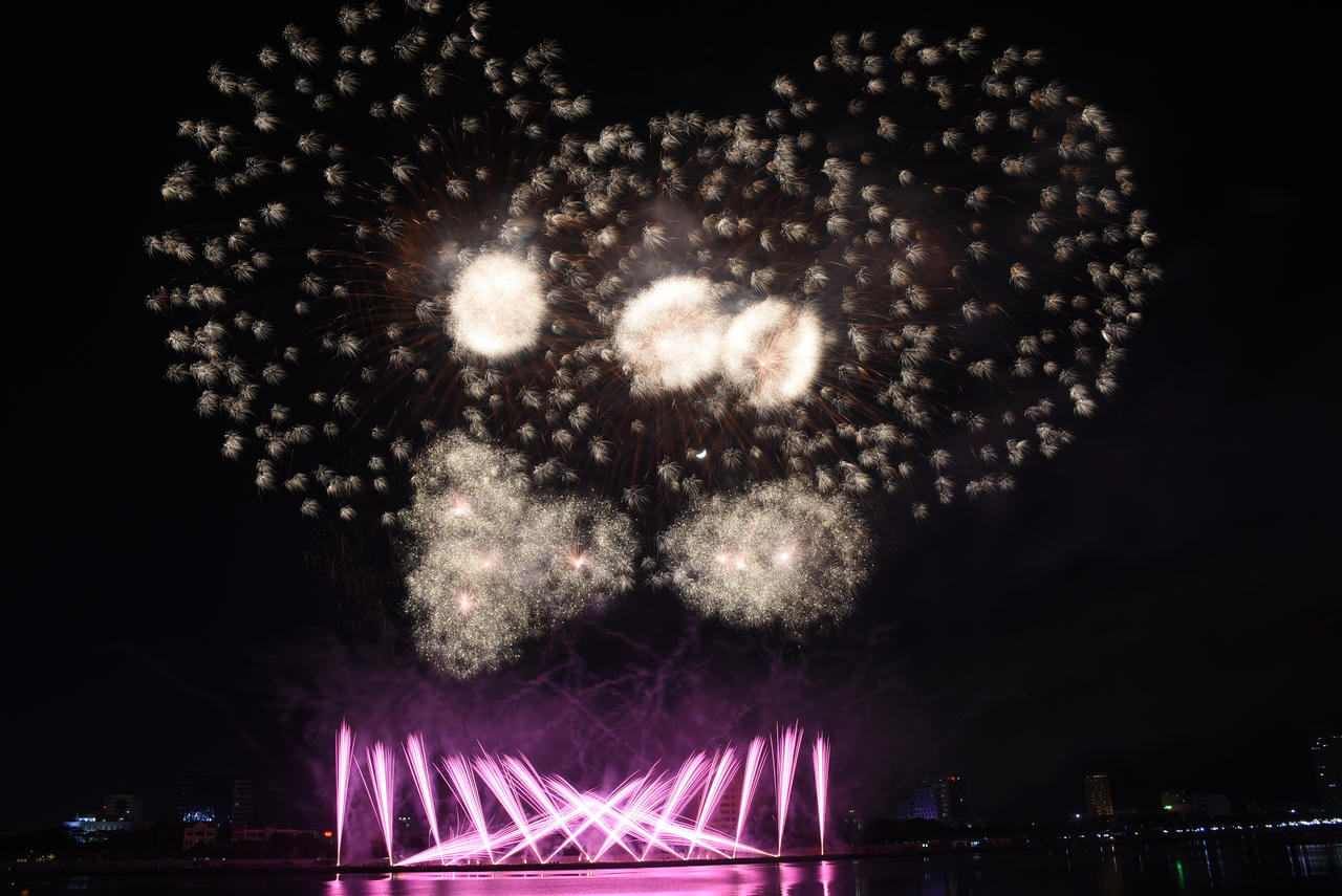 Cuộc so tài đầy hấp dẫn giữa Bỉ và Brazil tại đêm Mầm sống