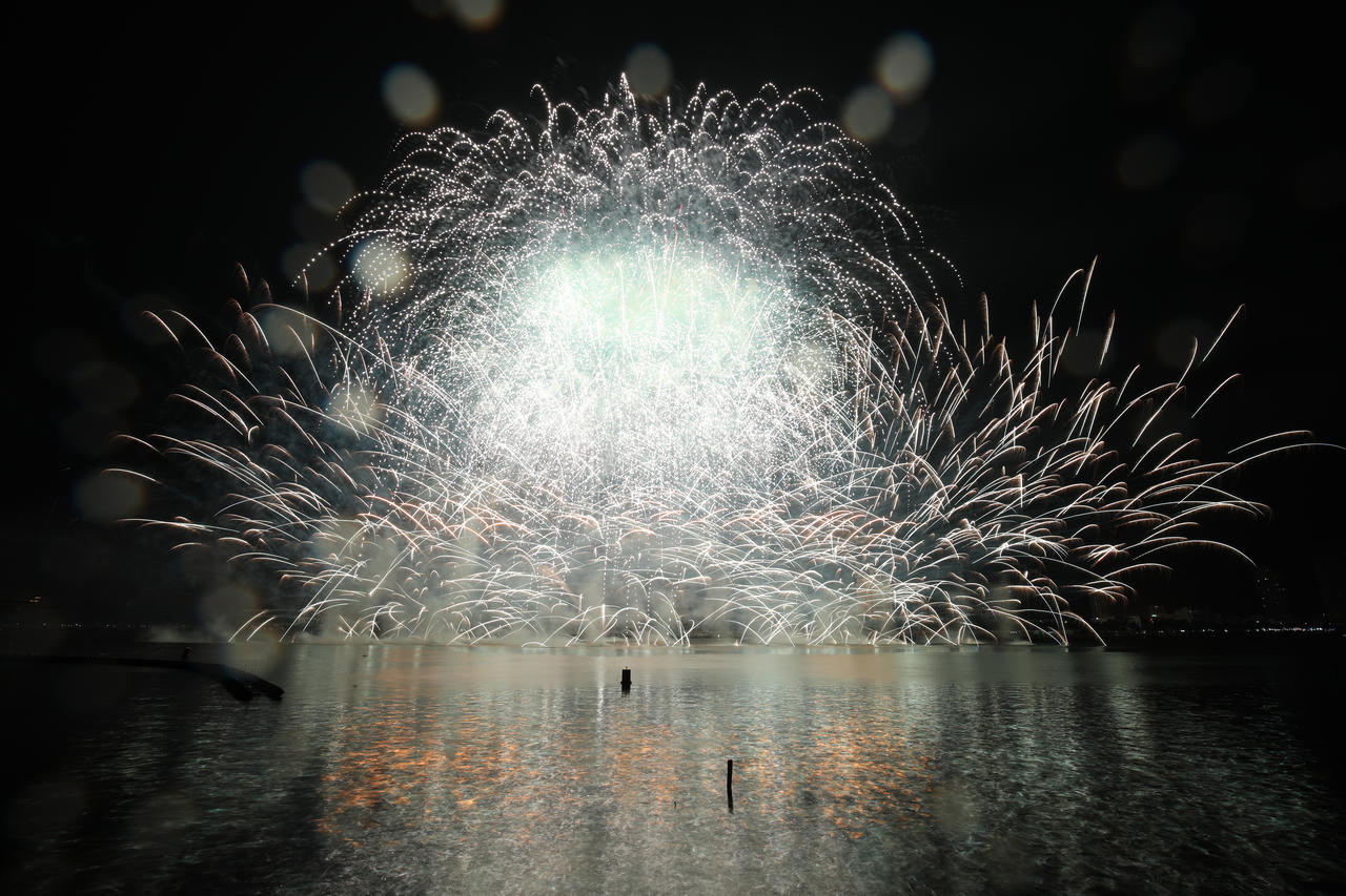 Dòng sông kể chuyện Tình yêu dưới mưa