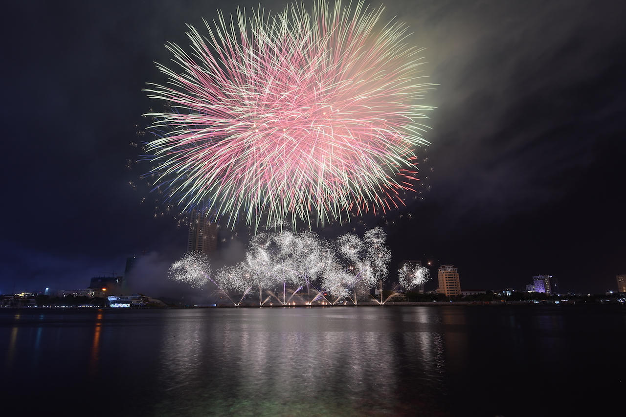 Dòng sông kể chuyện Tình yêu dưới mưa