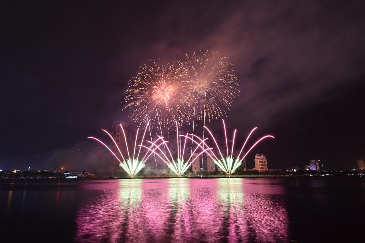 Dòng sông kể chuyện Tình yêu dưới mưa