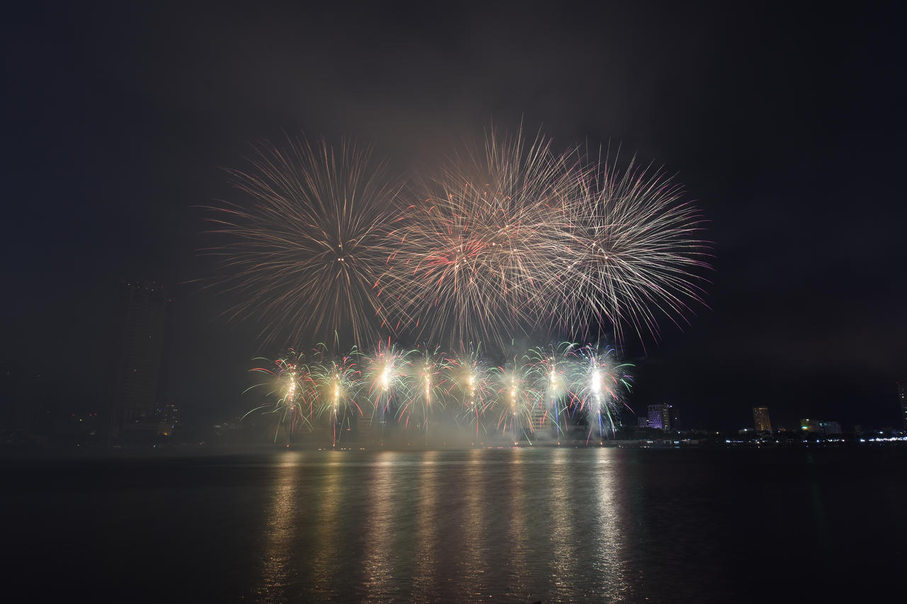 Dòng sông kể chuyện Tình yêu dưới mưa