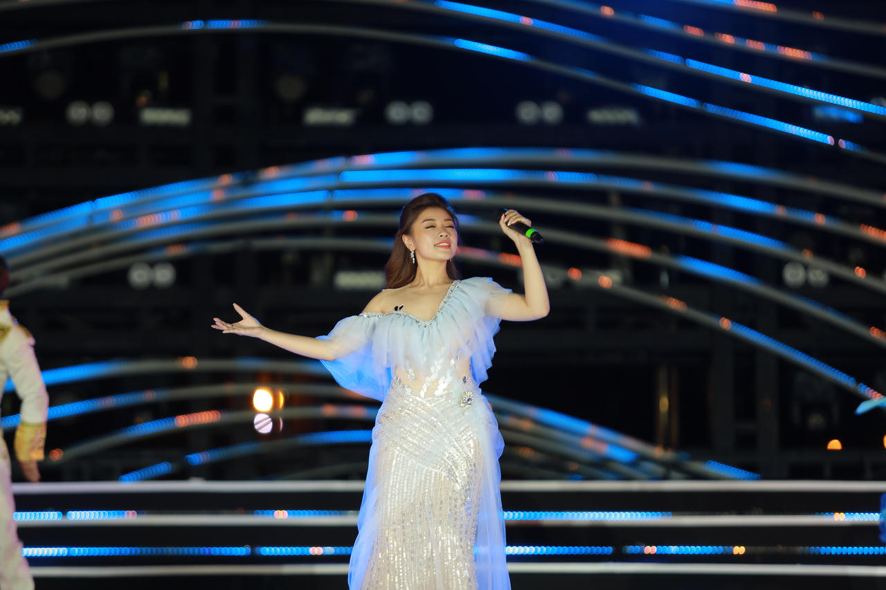 Ngắm đêm “Sắc màu” trên sông Hàn