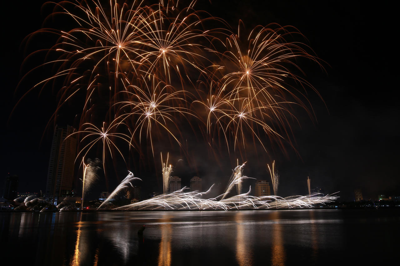 Ngắm đêm “Sắc màu” trên sông Hàn