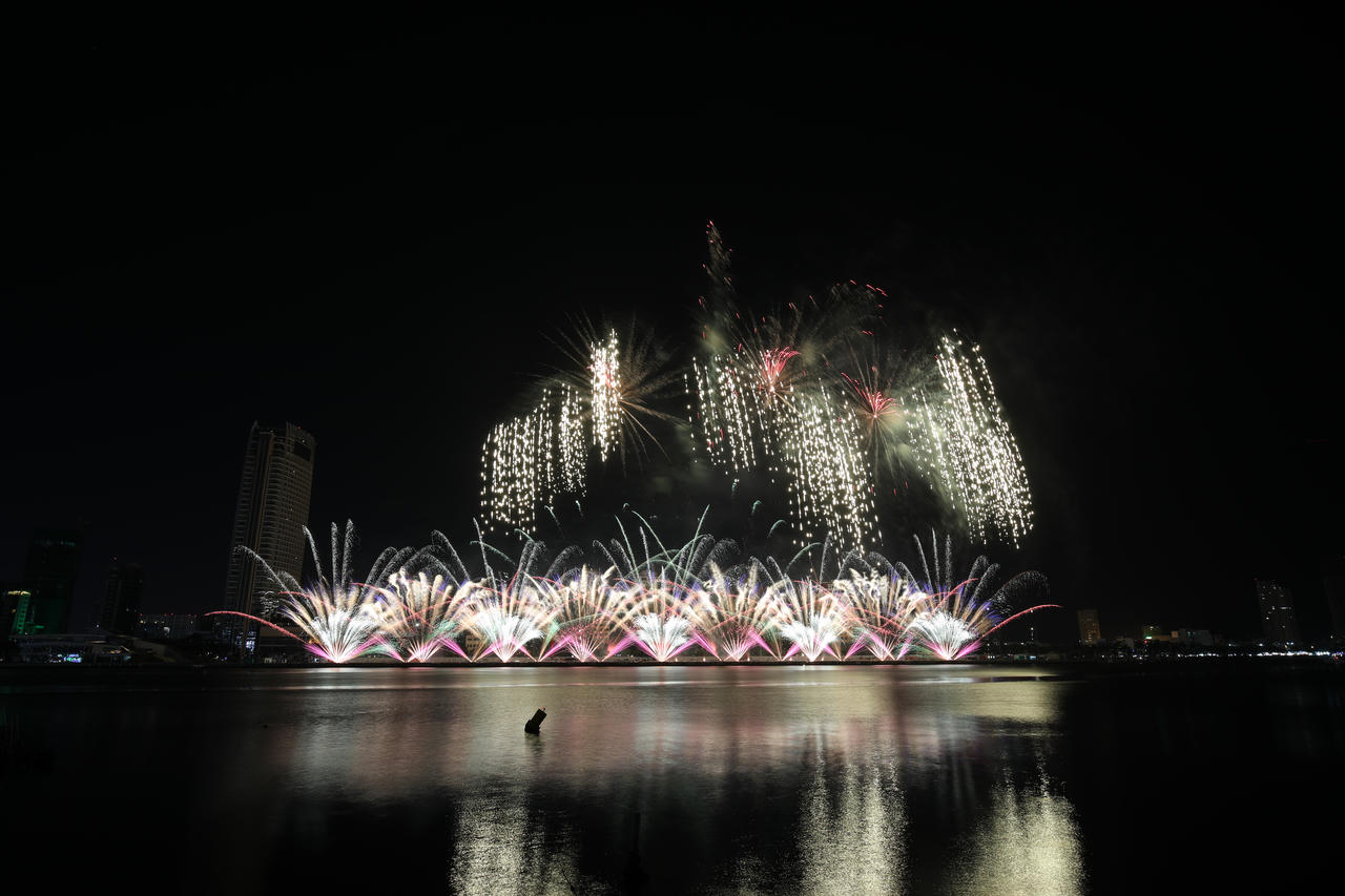 Ngắm đêm “Sắc màu” trên sông Hàn