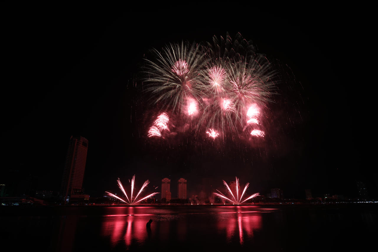 Ngắm đêm “Sắc màu” trên sông Hàn