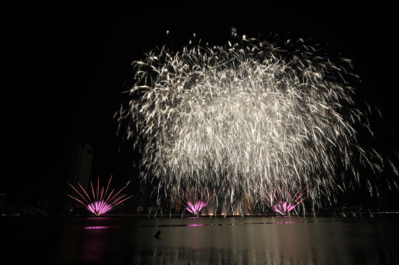 Ngắm đêm “Sắc màu” trên sông Hàn