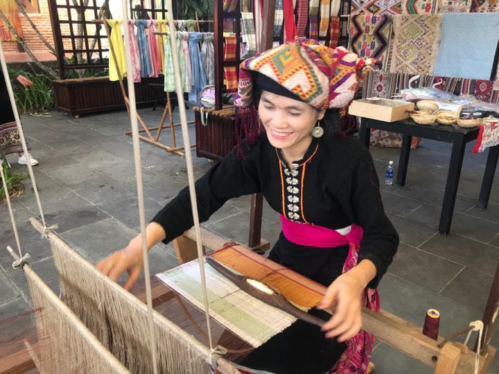 Đưa tơ lụa, thổ cẩm và văn hóa Việt Nam ra thế giới