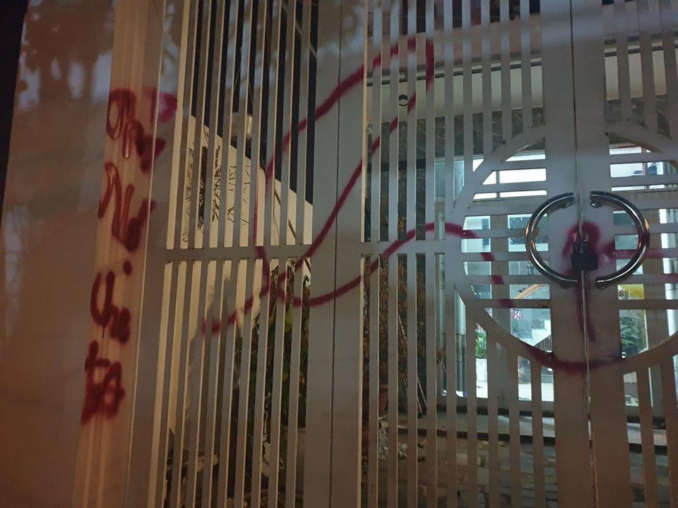 Một gia đình ở Đà Nẵng bị tạt sơn, dọa giết