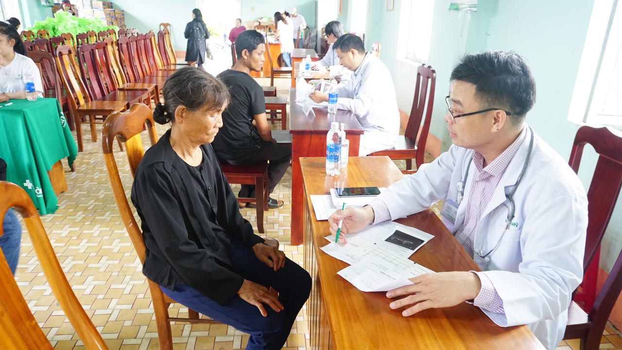 Khám, phát thuốc miễn phí cho 150 đồng bào nghèo tại huyện Ngọc Hồi