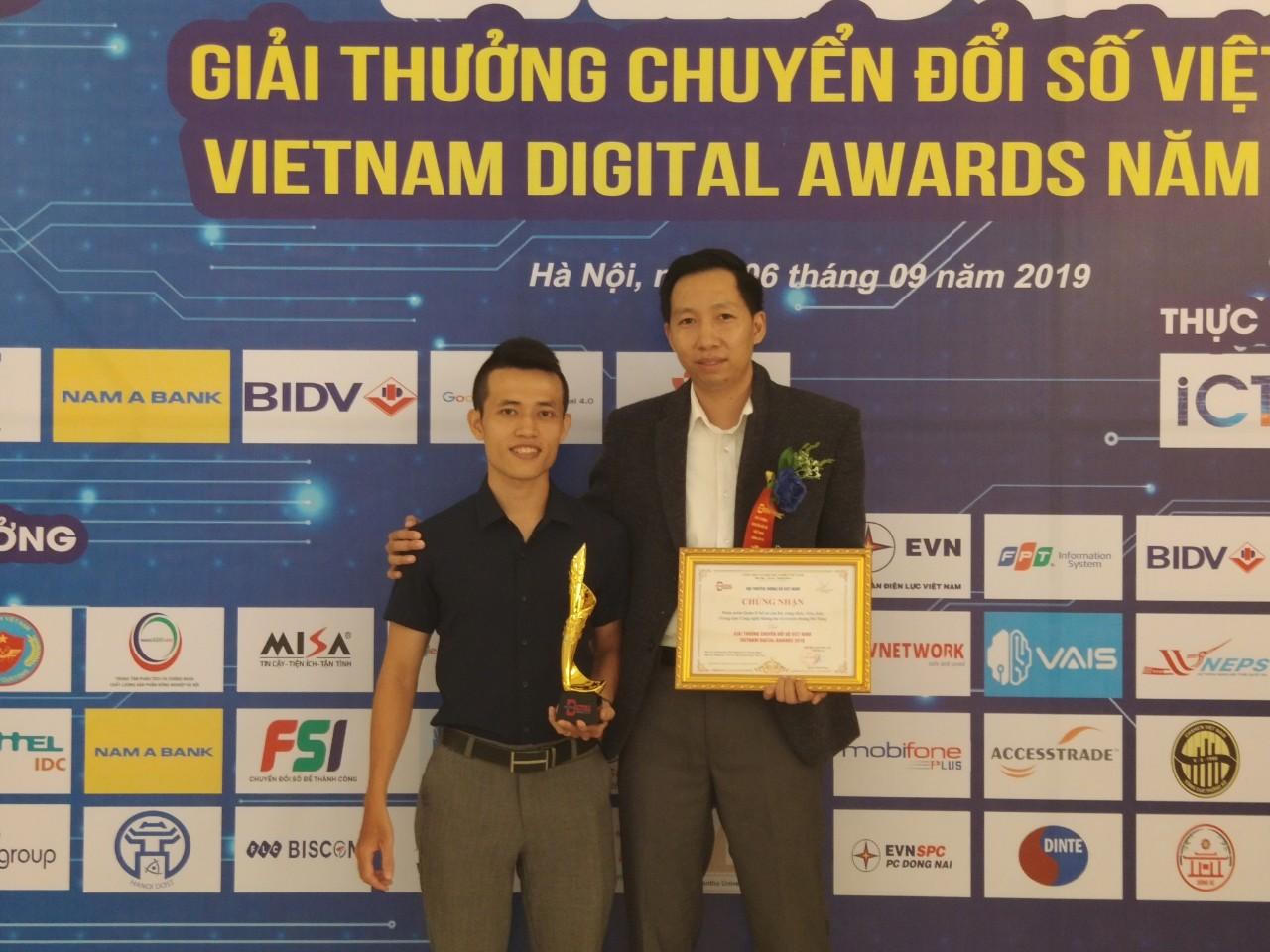 Trung tâm Công nghệ thông tin Đà Nẵng vinh dự nhận giải thưởng chuyển đổi số Việt Nam 
