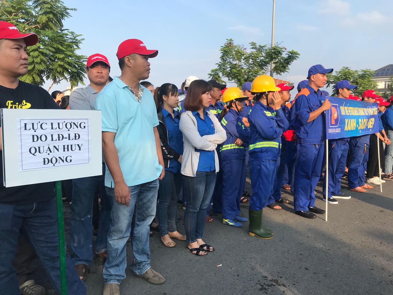 Hơn 2.000 người tham gia làm sạch môi trường biển Đà Nẵng