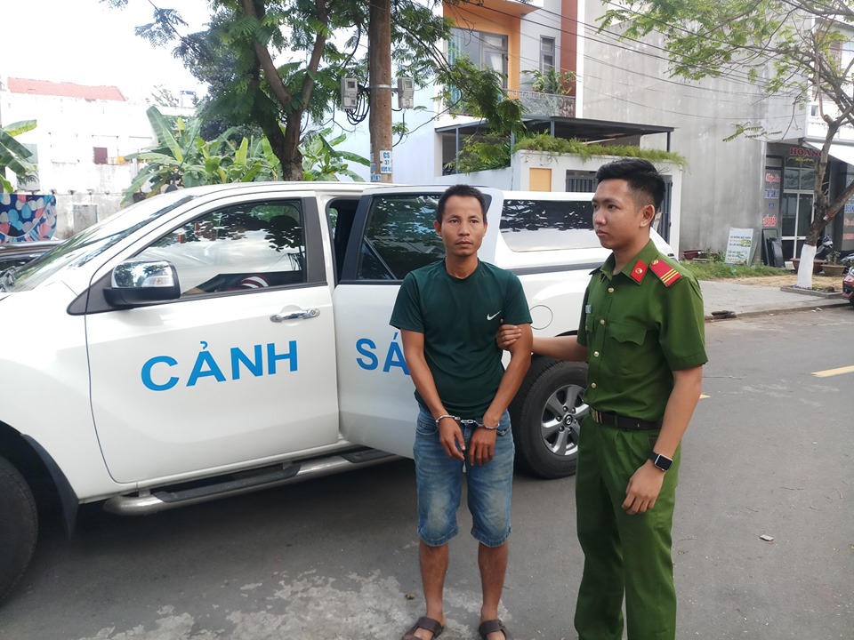 Đánh ghen tình địch, nhân tiện cướp tài sản