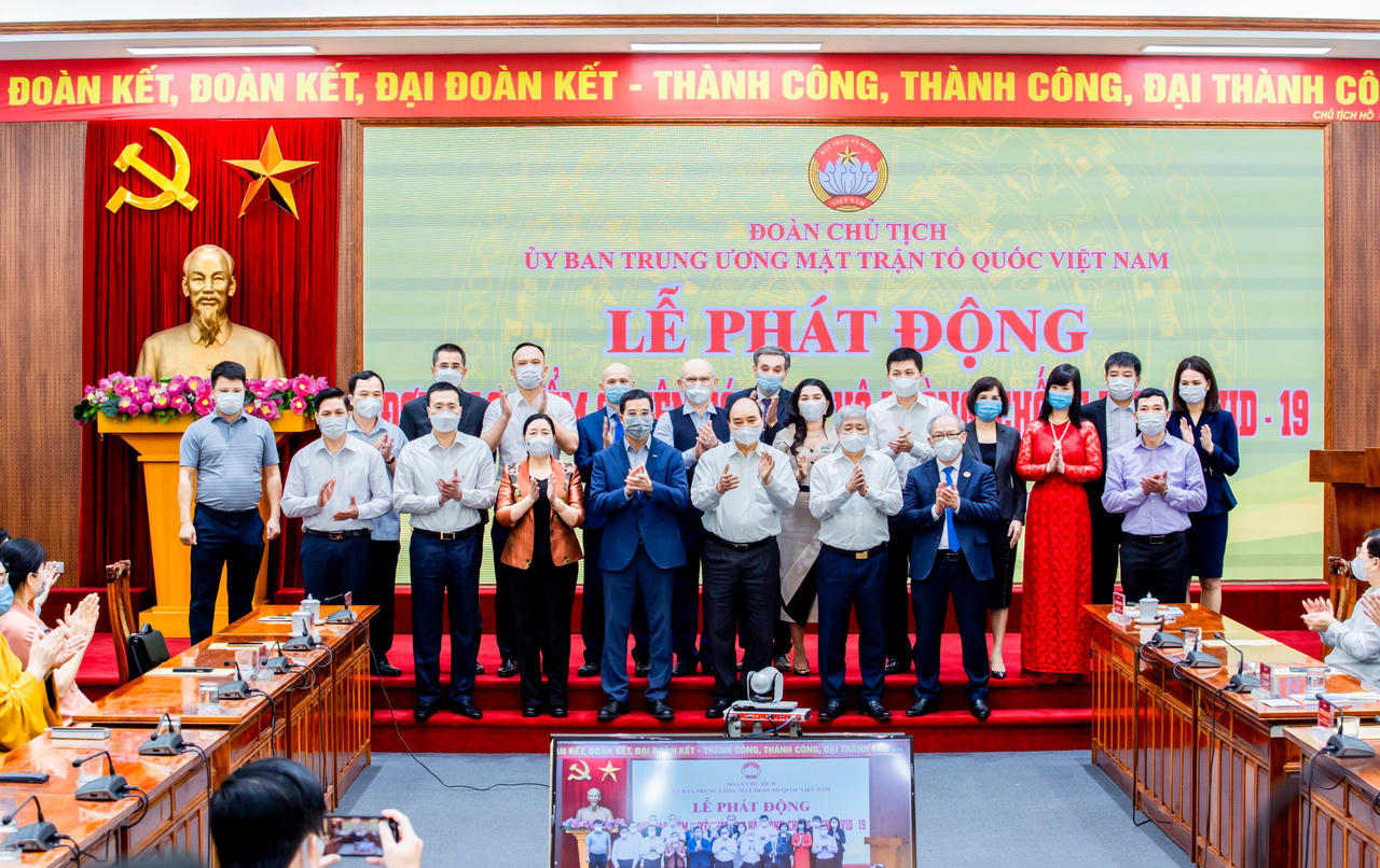 Đất Xanh Miền Trung tài trợ 1 tỷ đồng mua vaccine phòng COVID-19