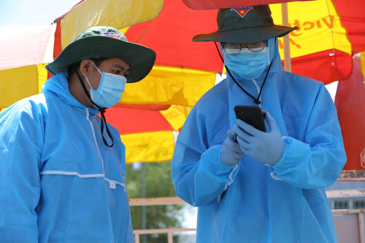 Phơi nắng hơn 40 độ C, ngăn chặn dịch từ cửa ngõ Đà Nẵng