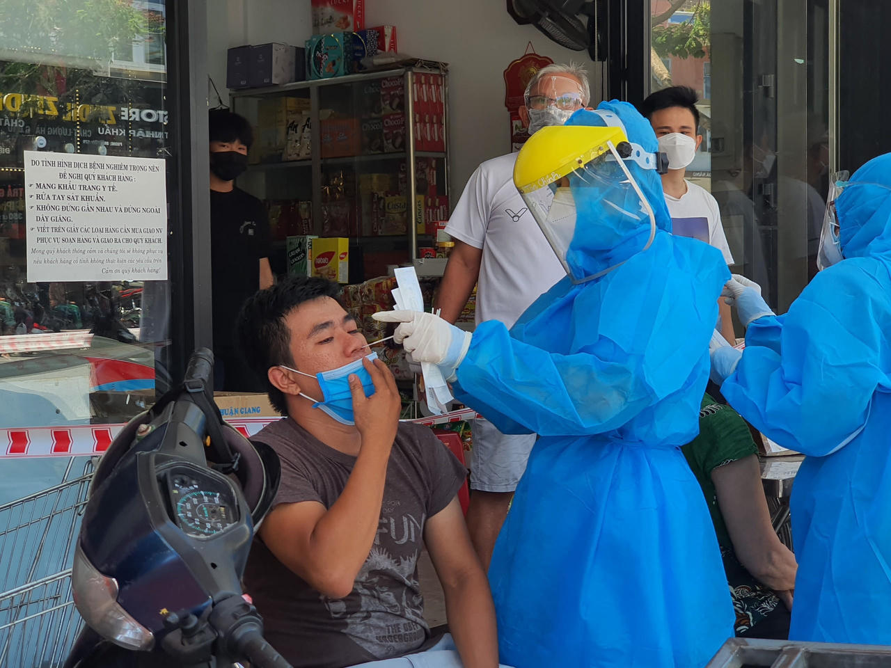 Thêm 8 ca mắc mới COVID-19, Đà Nẵng siết chặt phong tỏa khu tam giác