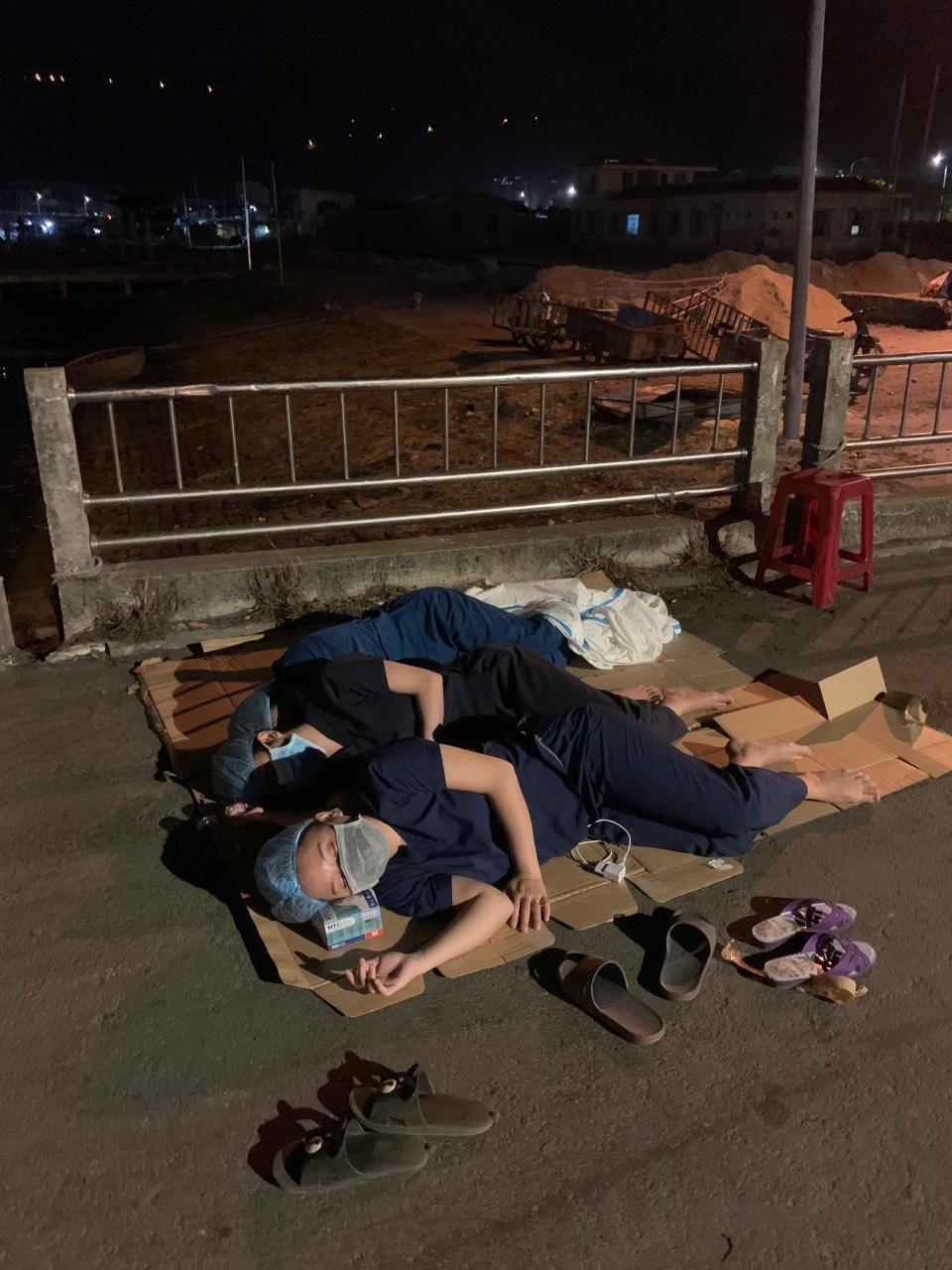 Đà Nẵng phong tỏa cảng cá Thọ Quang, xuyên đêm lấy hơn 1.000 mẫu xét nghiệm COVID-19