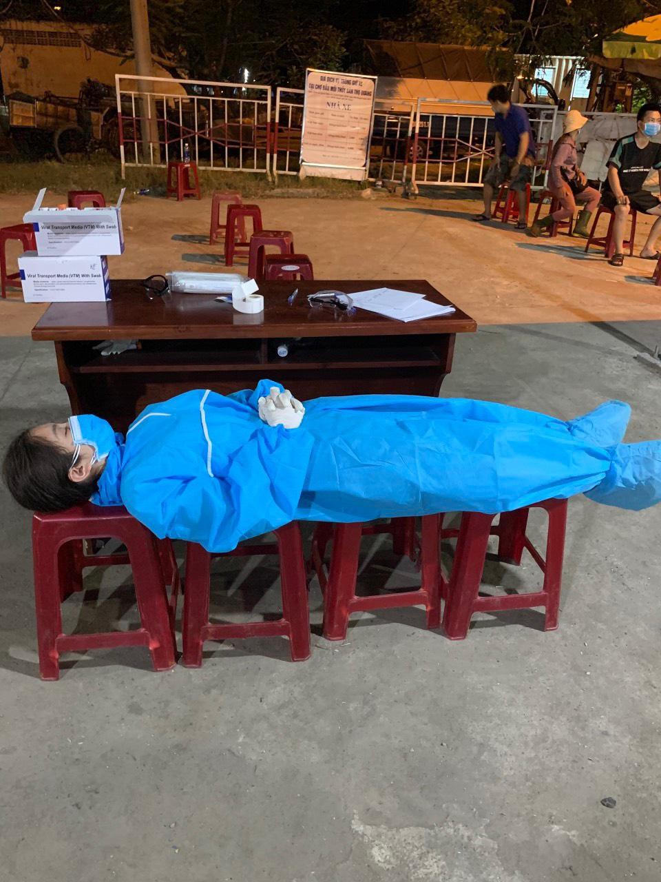 Đà Nẵng phong tỏa cảng cá Thọ Quang, xuyên đêm lấy hơn 1.000 mẫu xét nghiệm COVID-19