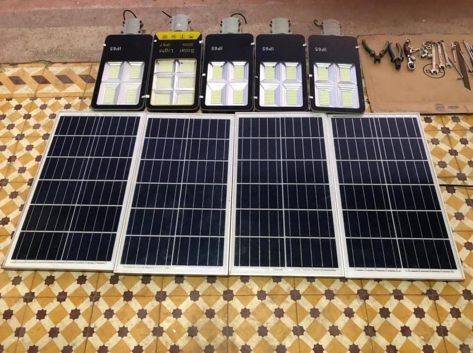 Bắt giữ nhóm thiếu niên chuyên trộm đèn tại nghĩa trang