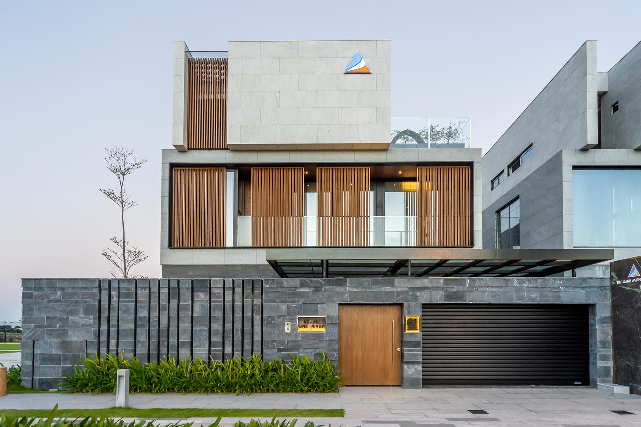 Đất nền và nhà ở ven sông cháy hàng bất chấp dịch bệnh