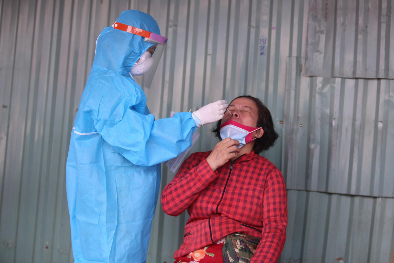 Thêm 2 ca nhiễm SARS-CoV-2, Đà Nẵng xét nghiệm toàn bộ tiểu thương chợ Siêu thị