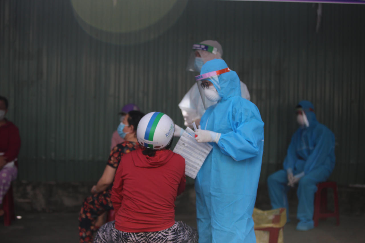 3 mẹ con nhiễm SARS-CoV-2 chưa rõ nguồn lây ở Đà Nẵng nhiều lần đi chợ, siêu thị