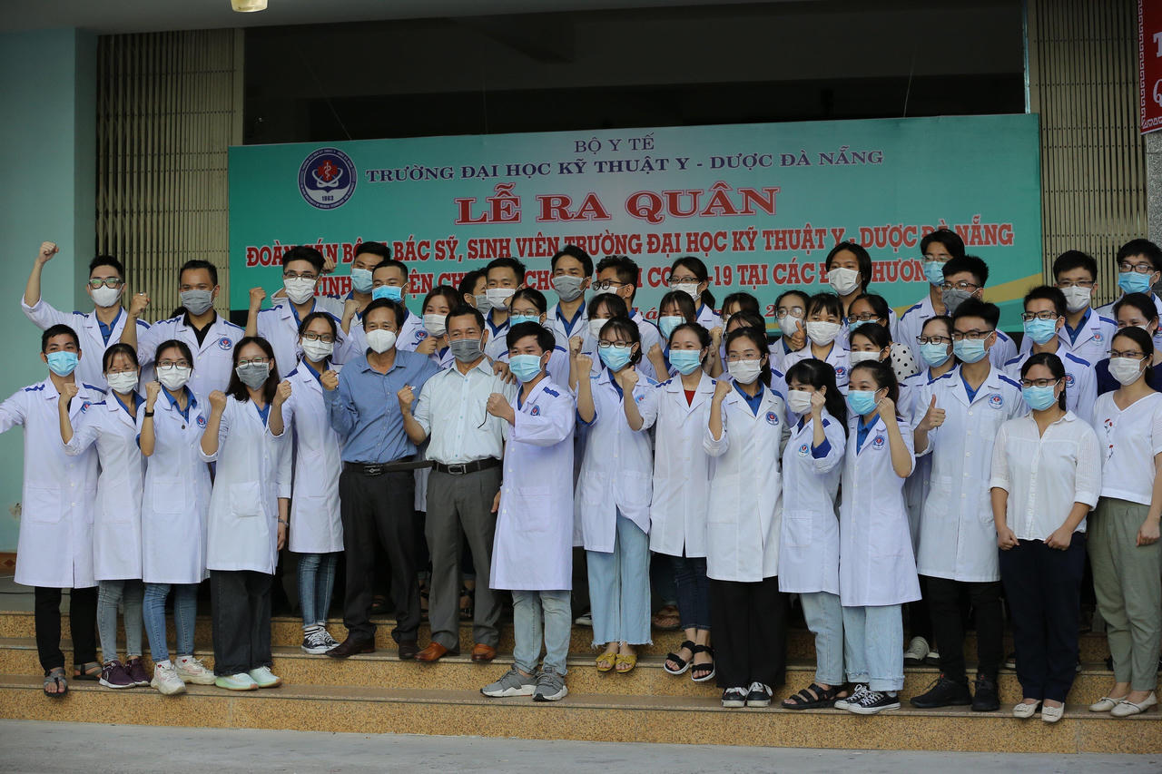 100 cán bộ, sinh viên Đại học kỹ thuật Y - Dược Đà Nẵng lên đường hỗ trợ Phú Yên chống dịch