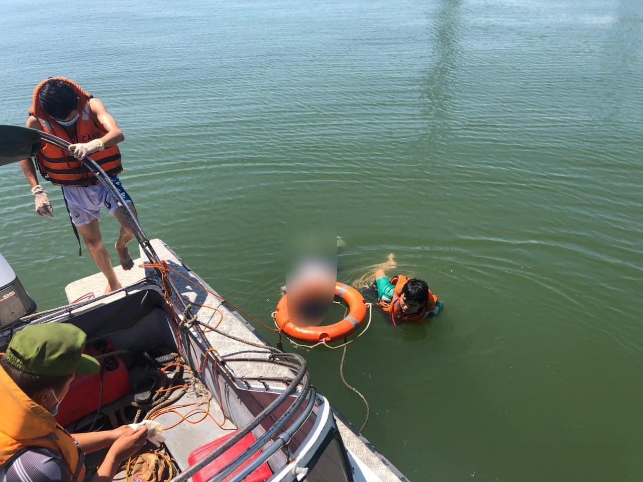 Thanh niên 25 tuổi nhảy cầu Thuận Phước trước sự ngỡ ngàng của nhiều người