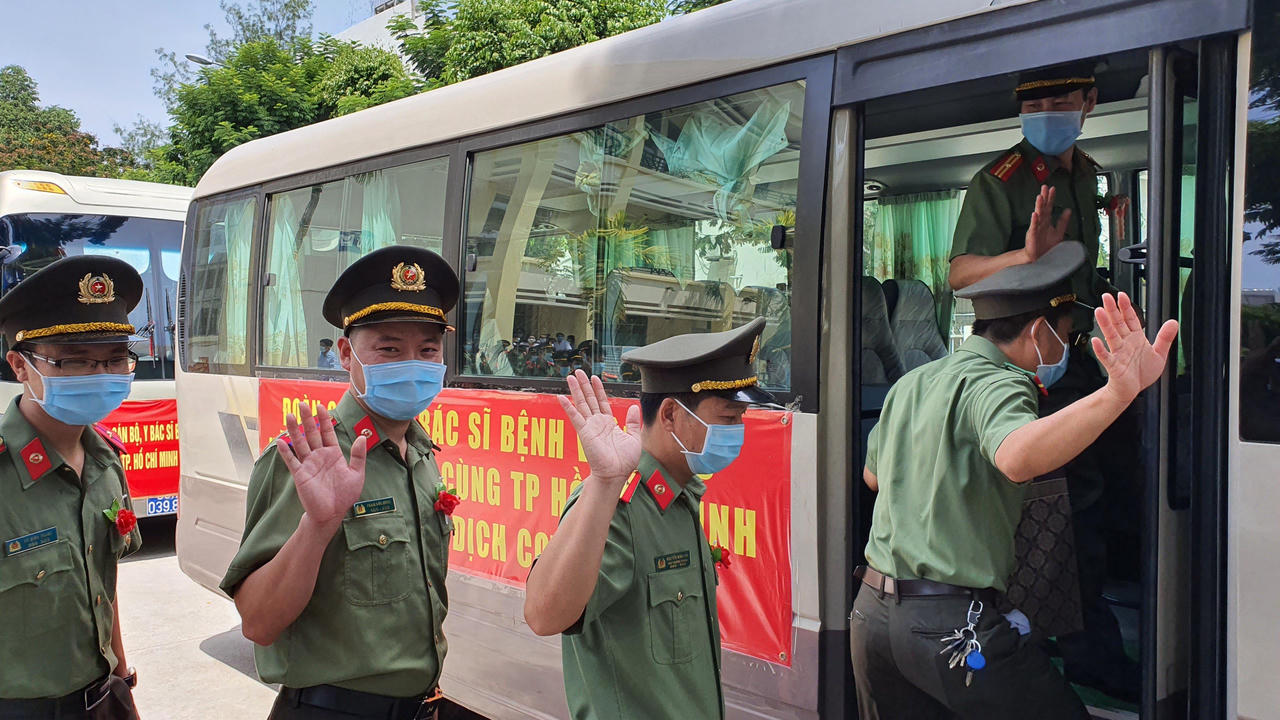 Đoàn nhân viên y tế Bệnh viện 199 (Bộ Công an) xuất quân chi viện cho TP HCM