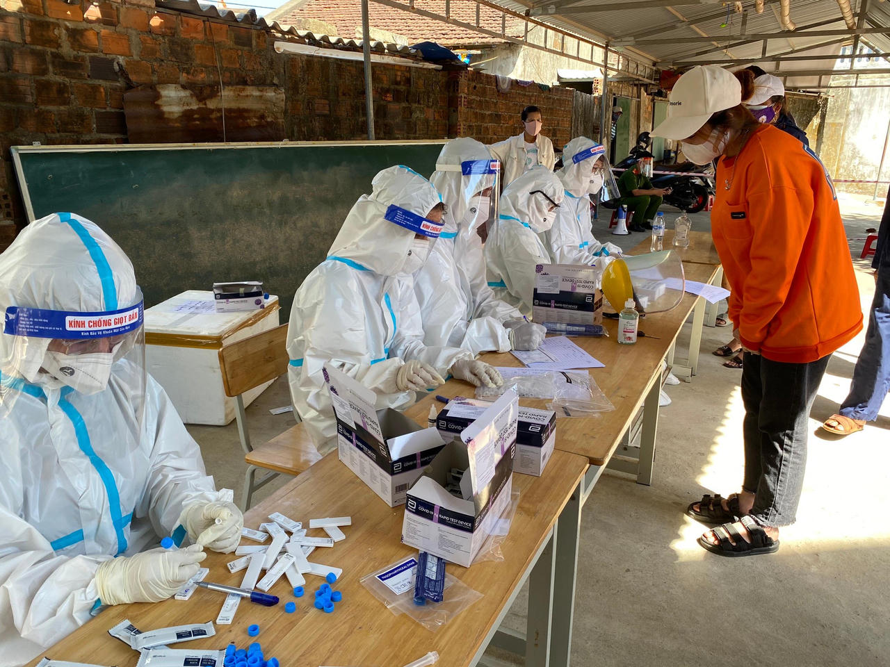 Từ 0h ngày 8/7, thành phố và 4 huyện, thị xã ở Quảng Ngãi thực hiện giãn cách theo Chỉ thị 16