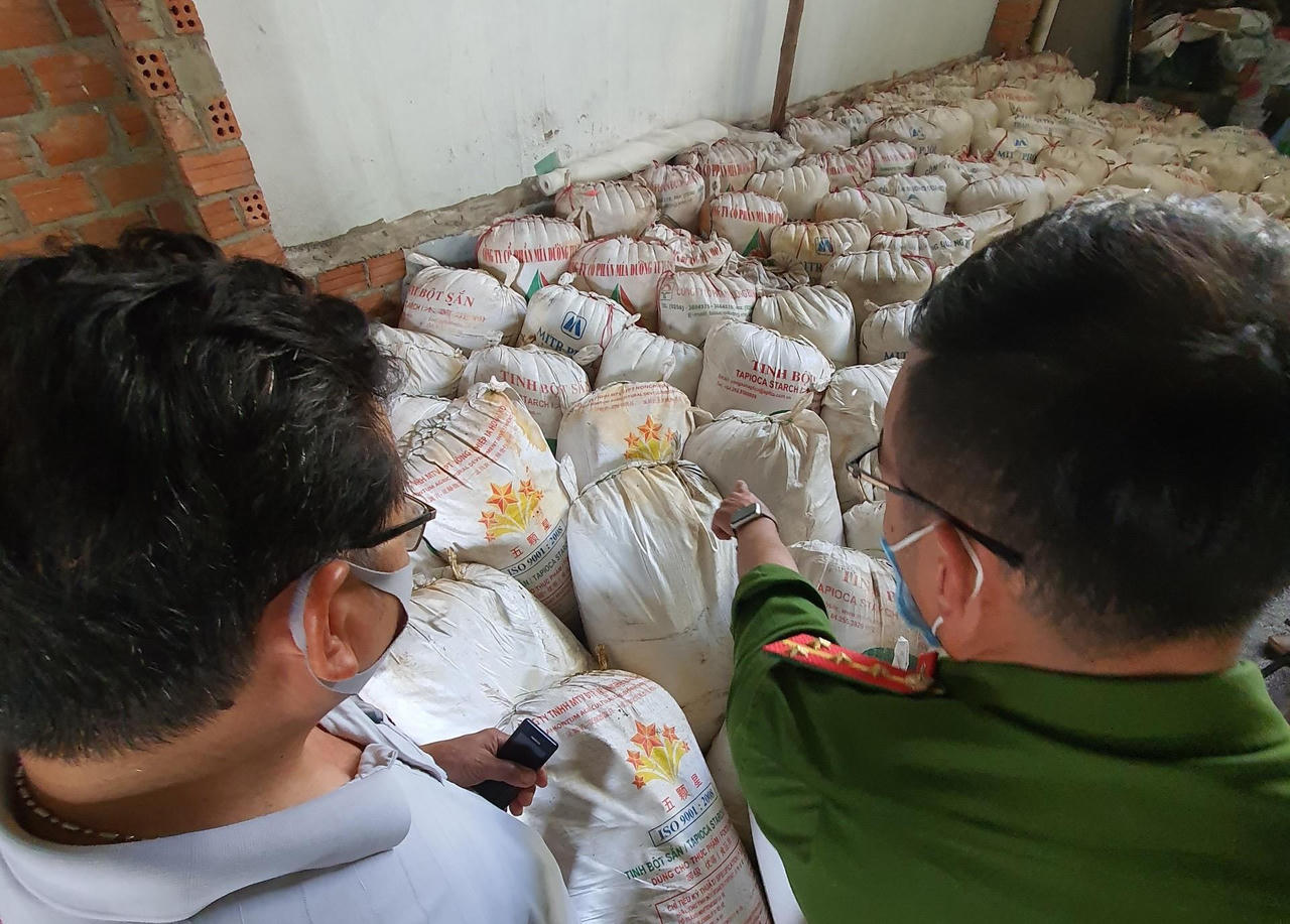 Phát hiện kho chứa 15 tấn tương ớt siêu bẩn chuẩn bị tiêu thụ tại các chợ ở Đà Nẵng