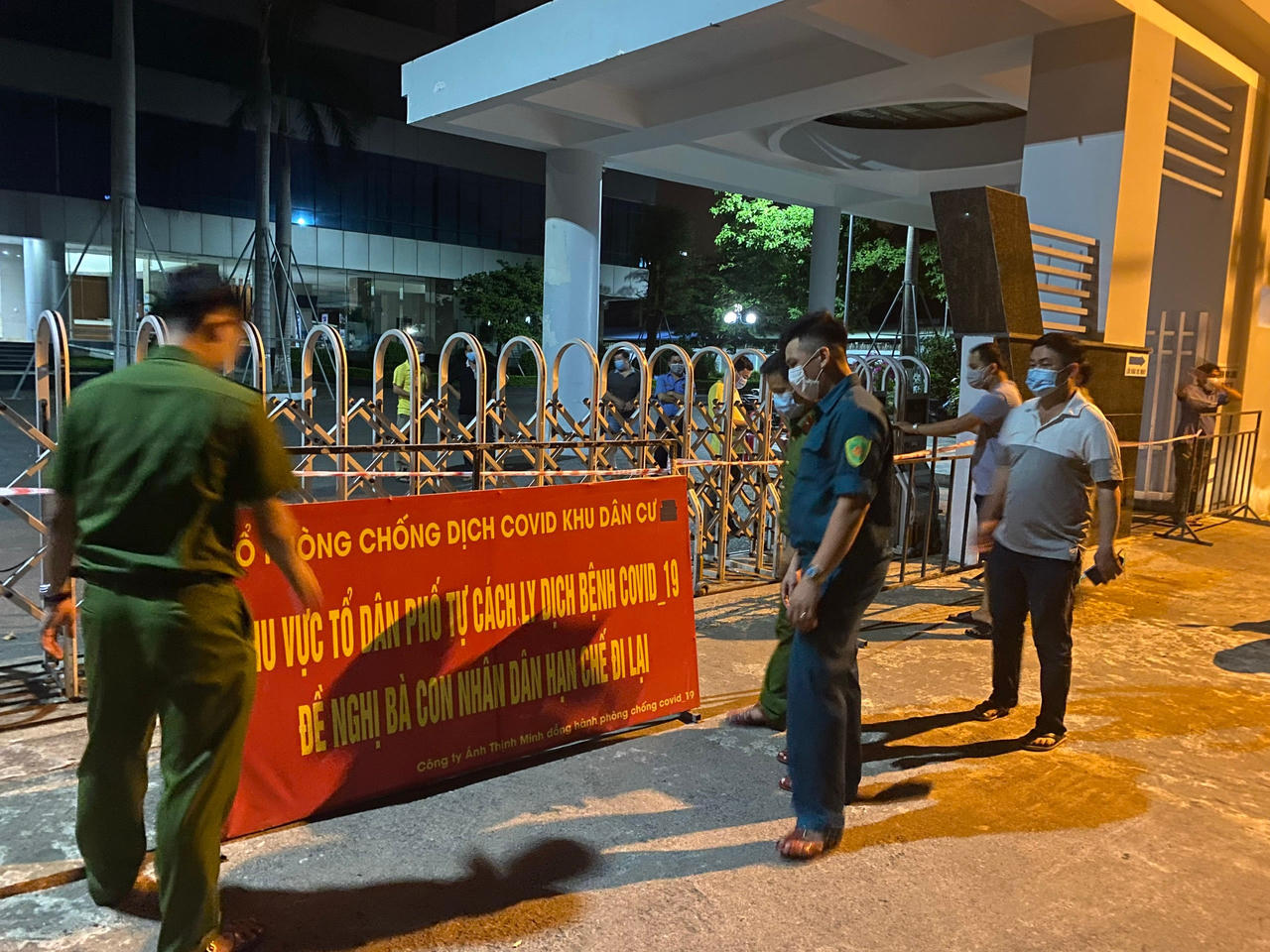 Đà Nẵng: Thêm 3 ca nhiễm SARS-CoV-2, phong tỏa 2 công ty, xét nghiệm hàng nghìn người