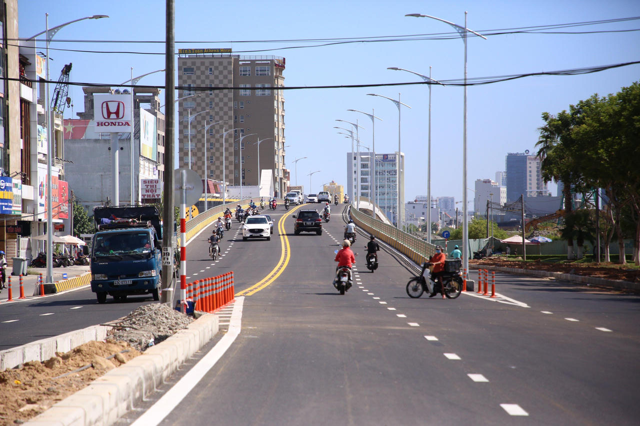 Thông xe cầu vượt nút giao thông hơn 700 tỷ đồng ở trung tâm Đà Nẵng