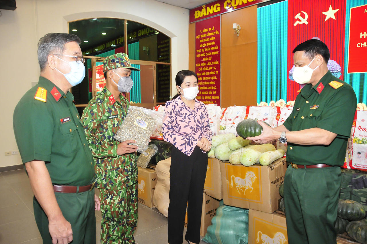 Chuyến hàng nặng nghĩa của Quân khu 5 gửi vào tâm dịch TP. HCM