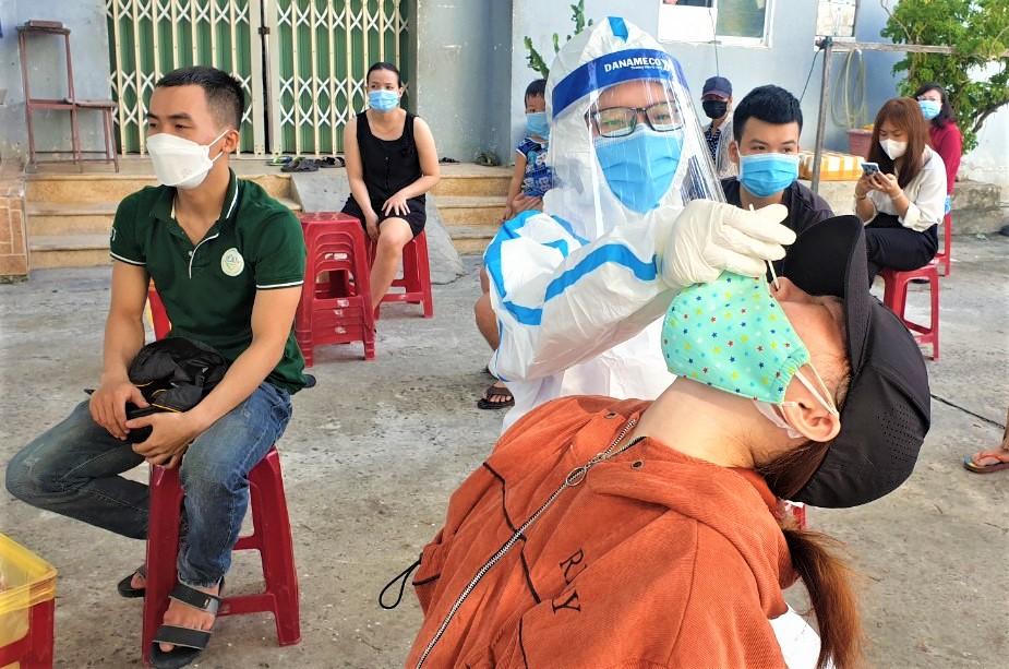 Đà Nẵng yêu cầu người dân ở nhà, không tập trung quá 2 người nơi công cộng